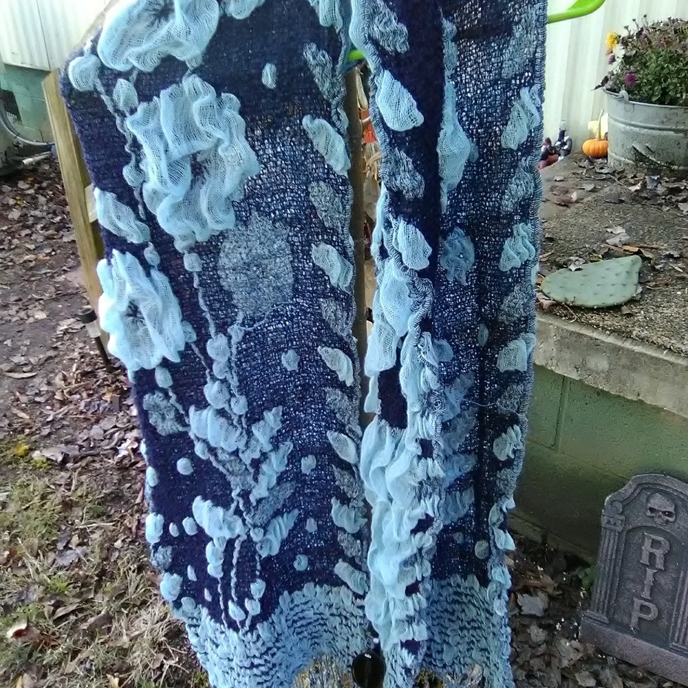 Fluffy woven scarf NWT